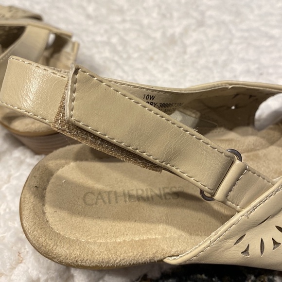 womens Catherine’s solid beige hook and loop sandals size 10W - Picture 6 of 6